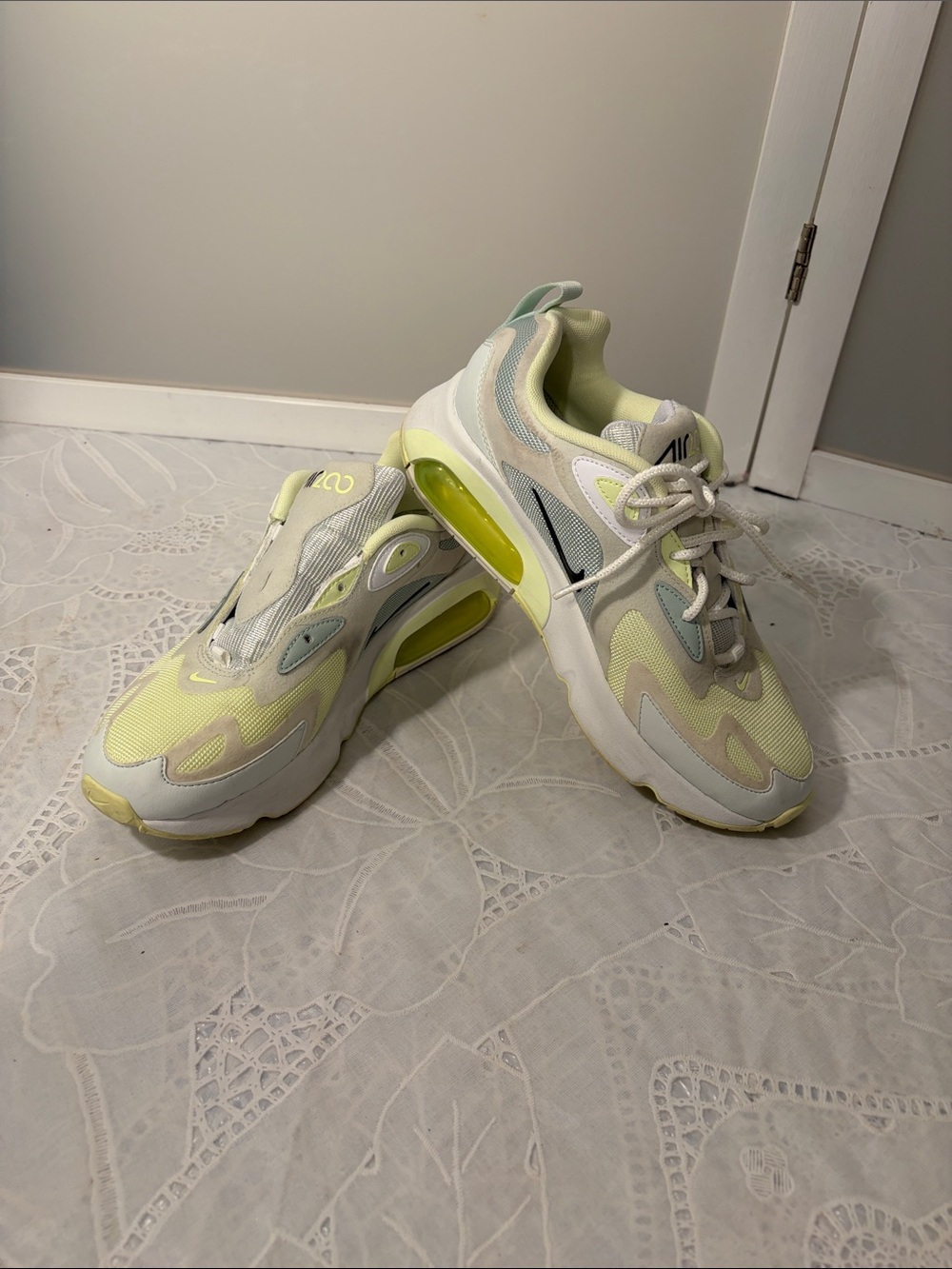 Nike Air Max 200 Pastel Yellow and Mint Green Sneakers size 8.
